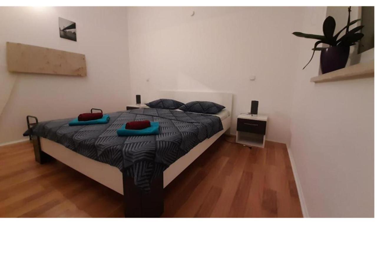 Apartment Shankini Pula Exteriör bild